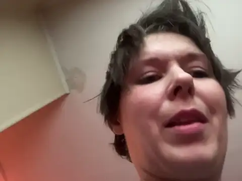 Snapshot of KatieBARBiE98 chatting on February 21, 2026, 10:12 pm KatieBARBiE98 online show from February 21, 2026, 10:12 pm