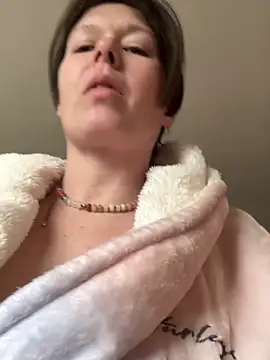 Snapshot of KatieBARBiE98 chatting on March 25, 2026, 3:44 pm KatieBARBiE98 online show from March 25, 2026, 3:44 pm