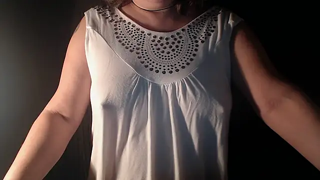 1BECHA1 online show from November 18, 2025, 10:24 pm