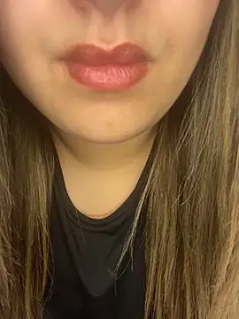 yassminsexy22 online show from February 14, 2026, 12:38 pm