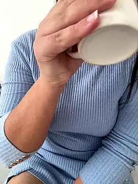 yassminsexy22 online show from November 9, 2025, 12:09 pm