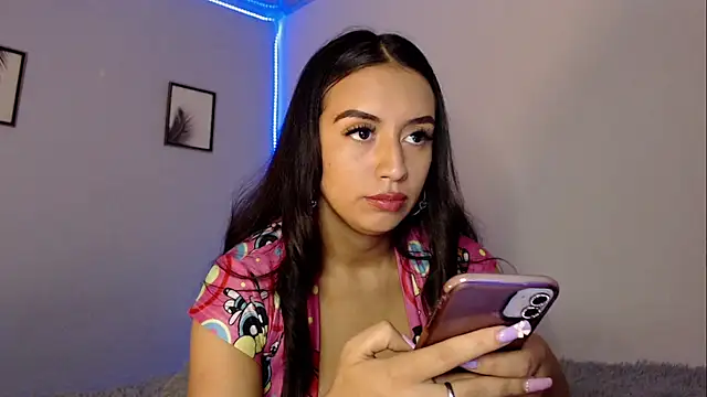 SophiaJoliebm online show from February 26, 2025, 5:24 am