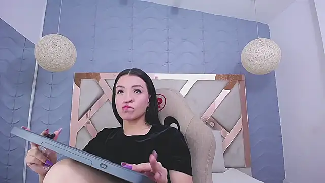 charlotte colee online show from December 7, 2024, 1:35 pm