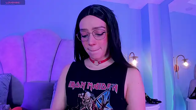 sweeet peach online show from September 8, 2025, 10:20 pm