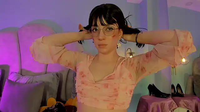 sweeet peach online show from September 26, 2025, 10:27 pm