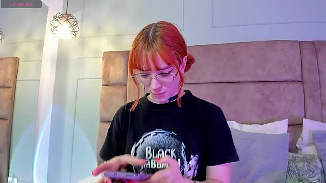 sweeet peach online show from March 9, 2025, 9:03 pm