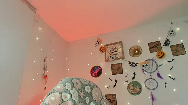 catalinamommyx online show from October 31, 2025, 1:02 am