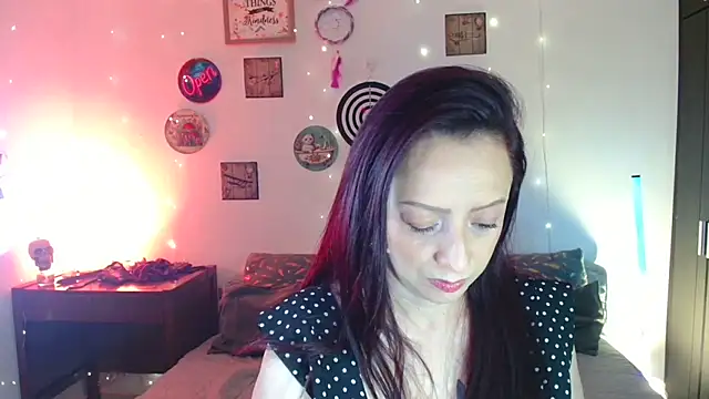catalinamommyx online show from June 16, 2026, 12:43 am