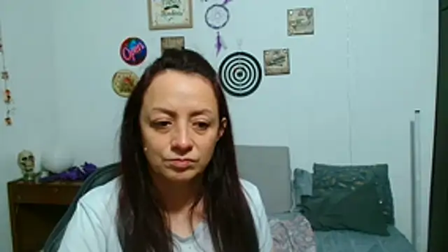 catalinamommyx online show from June 12, 2026, 2:09 am
