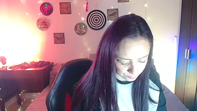 catalinamommyx online show from June 13, 2026, 11:02 pm