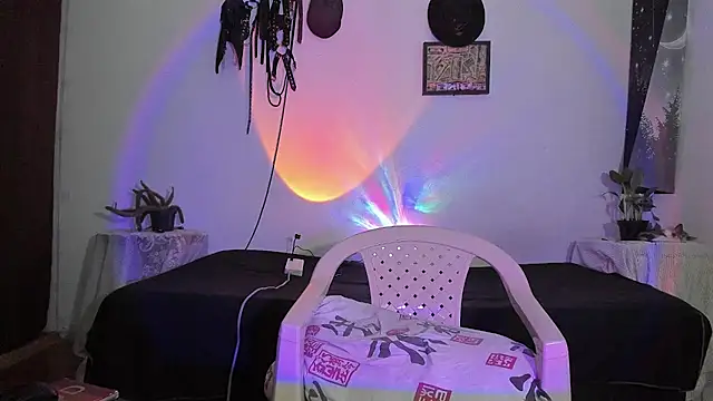 MIAUTENA online show from May 14, 2026, 8:28 pm
