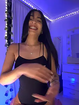 Snapshot of lina_pink chatting on March 12, 2026, 4:18 am lina pink online show from March 12, 2026, 4:18 am