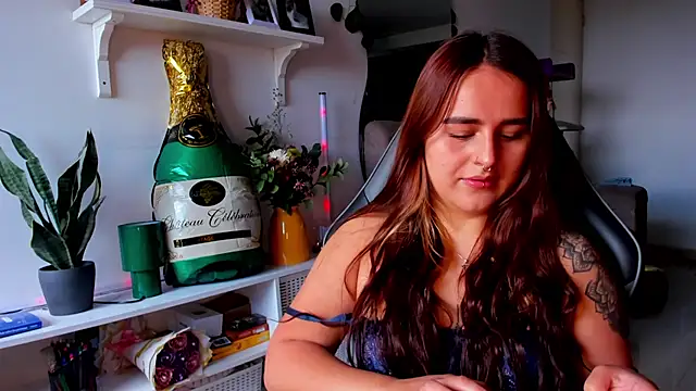 Snapshot of evy_orange1 chatting on March 20, 2026, 2:40 pm evy orange1 online show from March 20, 2026, 2:40 pm