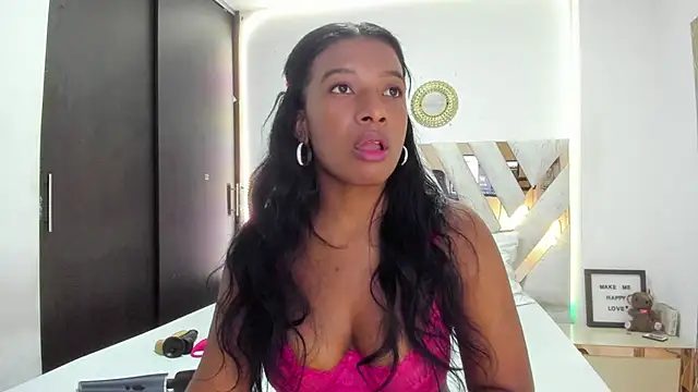 KriisvanyLeroy online show from October 13, 2025, 5:03 pm