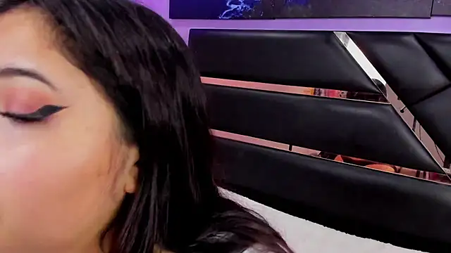 Emma monserrat online show from August 5, 2026, 11:37 am