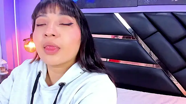 Emma monserrat online show from June 20, 2026, 11:26 am