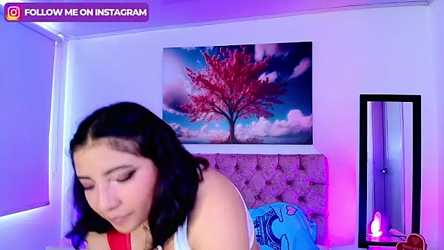 Emma monserrat online show from October 8, 2025, 7:47 pm