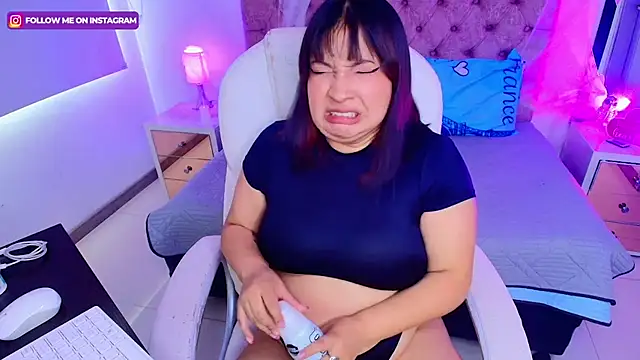 Emma monserrat online show from October 20, 2025, 7:14 pm