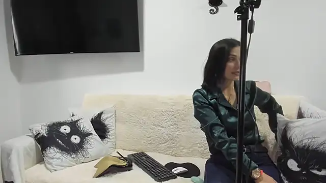 Snapshot of Emma_Jnes chatting on March 5, 2025, 9:26 pm Emma Jnes online show from March 5, 2025, 9:26 pm