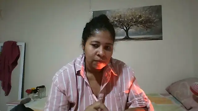 Snapshot of Ivon-09 chatting on June 1, 2026, 12:38 pm Ivon-09 online show from June 1, 2026, 12:38 pm