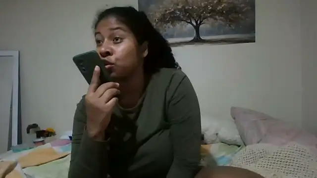 Snapshot of Ivon-09 chatting on June 8, 2026, 1:44 pm Ivon-09 online show from June 8, 2026, 1:44 pm