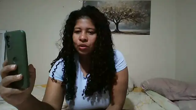 Snapshot of Ivon-09 chatting on June 16, 2026, 12:27 pm Ivon-09 online show from June 16, 2026, 12:27 pm