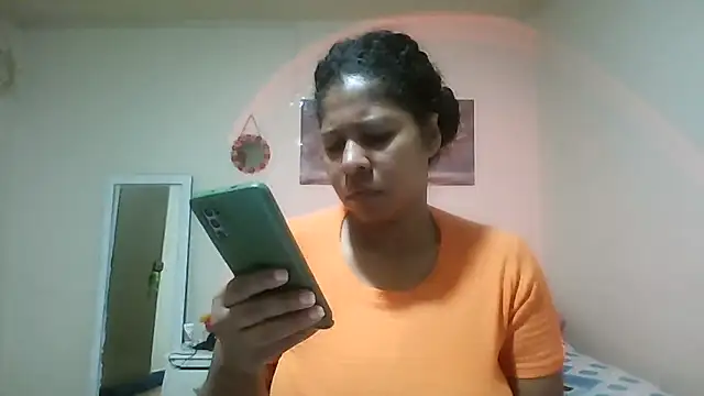 Snapshot of Ivon-09 chatting on May 10, 2026, 1:04 pm Ivon-09 online show from May 10, 2026, 1:04 pm