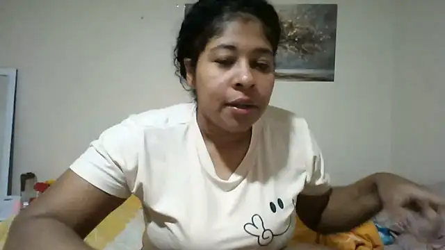 Snapshot of Ivon-09 chatting on June 14, 2026, 12:28 pm Ivon-09 online show from June 14, 2026, 12:28 pm