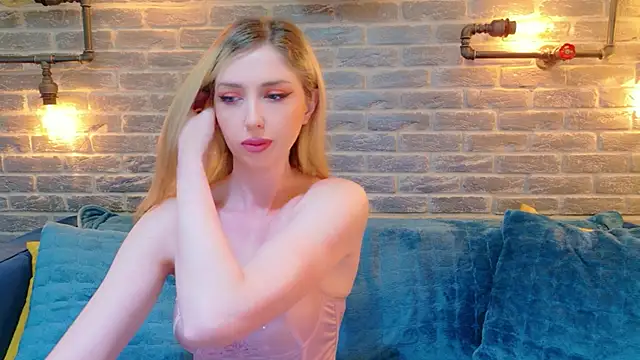 LisaCaprice online show from June 16, 2026, 4:12 am