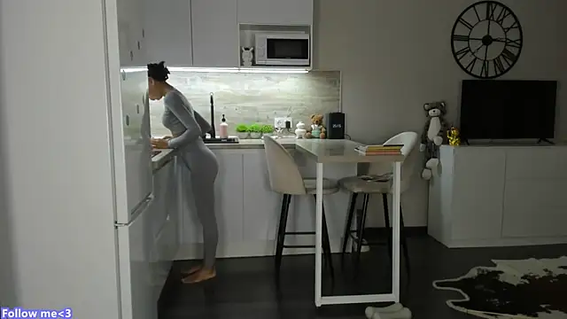 nilliluv online show from September 30, 2025, 6:25 pm