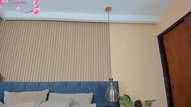 kathecute   online show from October 16, 2025, 1:36 am