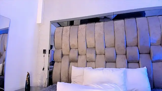 ChaynnaCooper online show from March 18, 2025, 4:39 pm