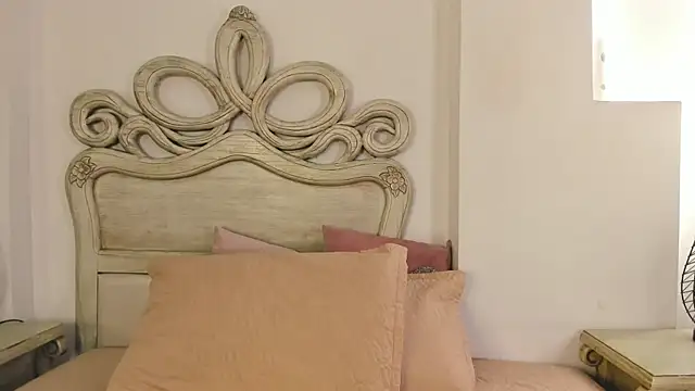 SamanthaFerrer   online show from May 5, 2026, 8:01 pm
