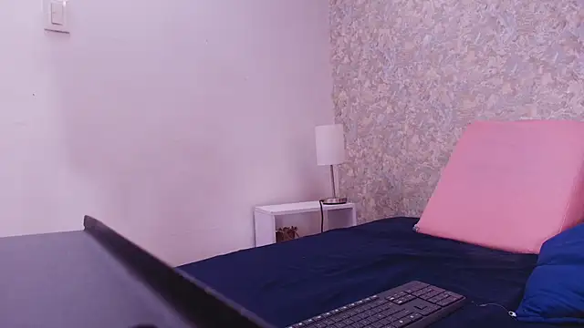 nicol f online show from September 26, 2025, 7:21 pm