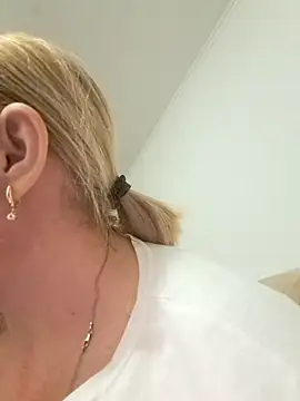 Malichkaanna30 online show from March 22, 2025, 4:58 pm