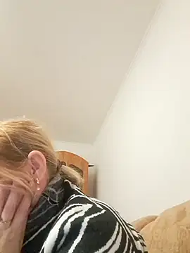 Malichkaanna30 online show from March 13, 2025, 4:56 pm