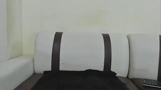 lunainsane58 online show from May 3, 2026, 7:35 am