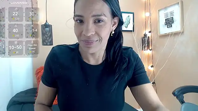 scarlet-foox online show from October 28, 2025, 1:10 pm