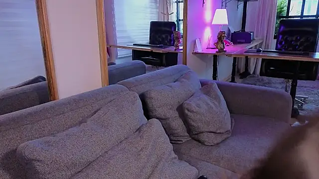 missy taylor  online show from October 1, 2025, 8:35 pm