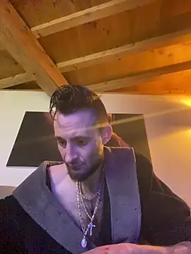 Bigkisslove online show from March 19, 2026, 4:12 am