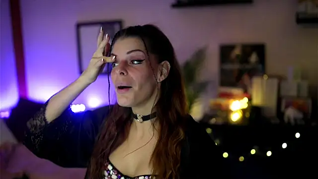 Bellis Perenis online show from November 17, 2025, 5:39 pm