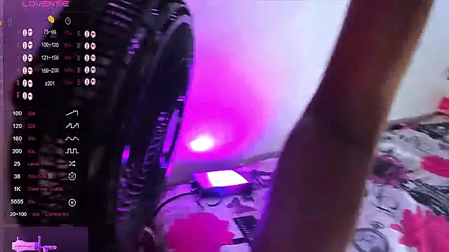 Snapshot of tisaya_8 chatting on January 8, 2026, 4:02 pm tisaya 8 online show from January 8, 2026, 4:02 pm