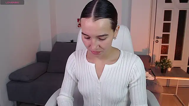 Bellla Haddid online show from October 15, 2025, 1:15 am