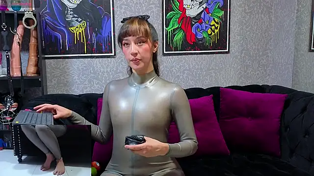 Snapshot of CamiilaMarti chatting on September 12, 2025, 5:02 pm CamiilaMarti online show from September 12, 2025, 5:02 pm