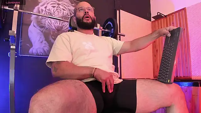 Snapshot of Luke__09 chatting on March 11, 2026, 11:48 am Luke 09 online show from March 11, 2026, 11:48 am