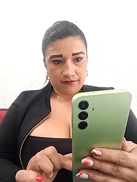Hannahcandyy online show from April 22, 2026, 4:36 pm