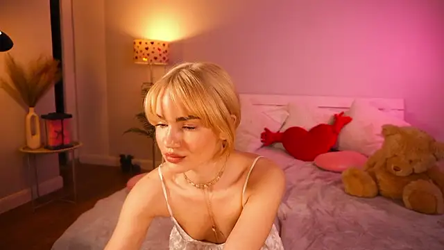 Heidi11 online show from February 3, 2026, 6:46 pm