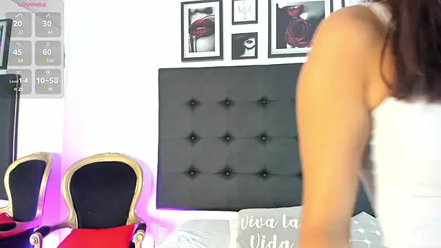 SaraDreamss online show from February 15, 2025, 8:45 pm