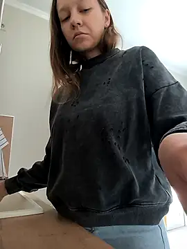 AliceBrayan online show from September 15, 2025, 5:08 am