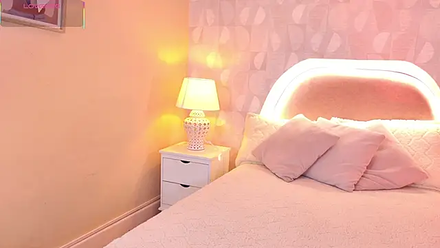 april rousse online show from September 9, 2025, 12:14 pm